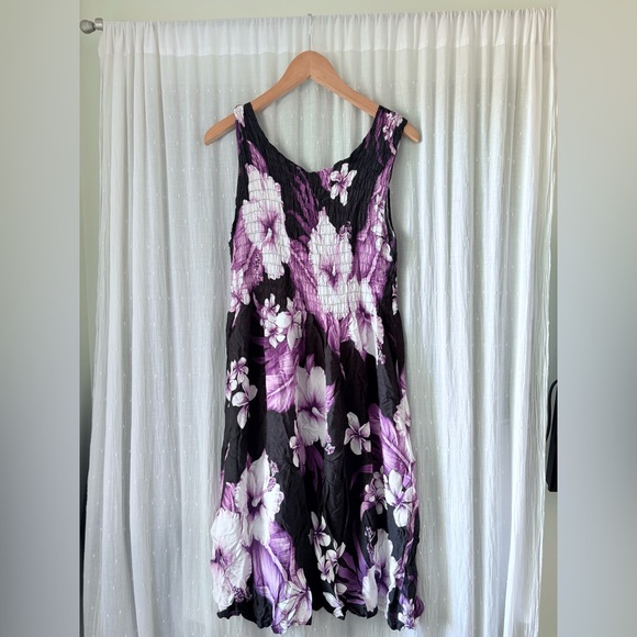 Unity trading Hawaii Floral Sleeveless Dress in Black and Purple - Picture 2 of 3